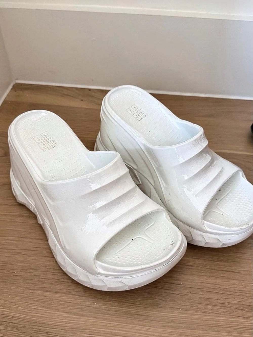 GIVENCHY White Platform Slide Sandals Like New
